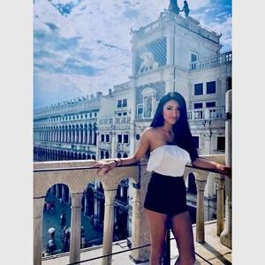 Meet your Posher, Esmie